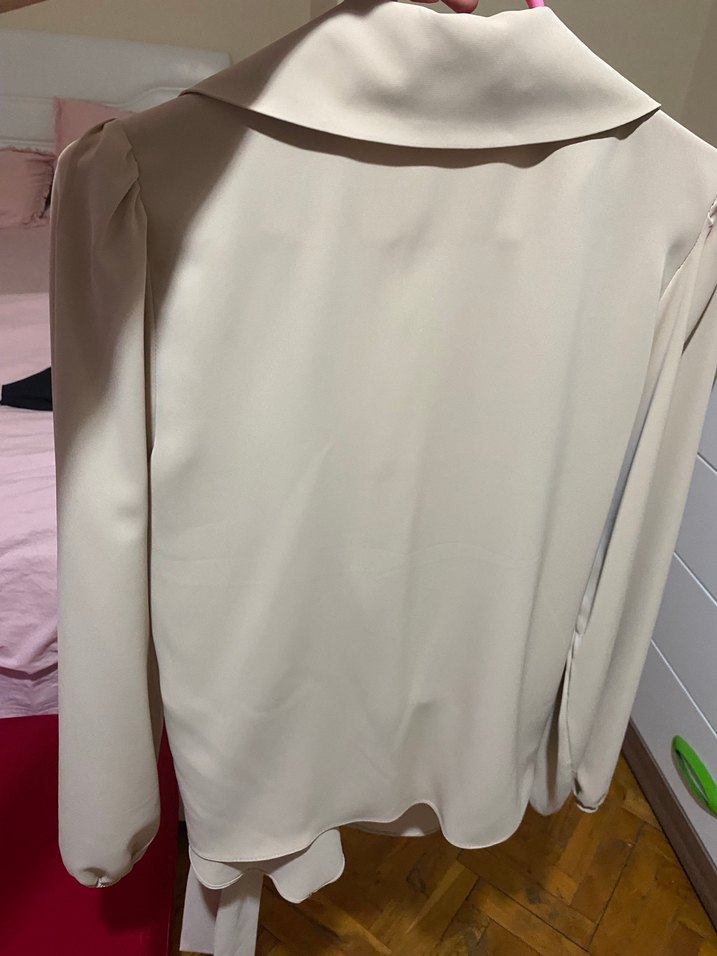 Bej V Yaka Düğmeli Kadın Gömlek - Görsel 3