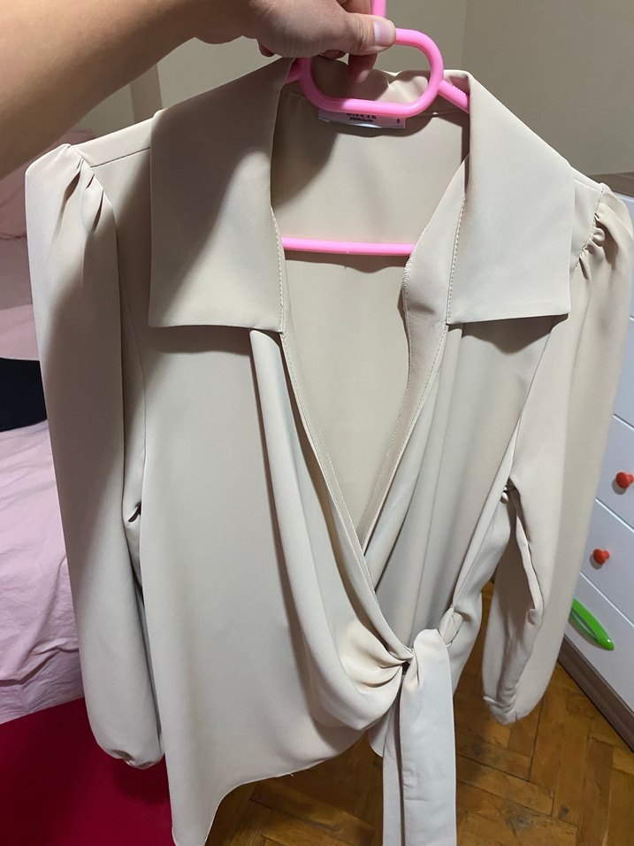 Bej V Yaka Düğmeli Kadın Gömlek - Görsel 2