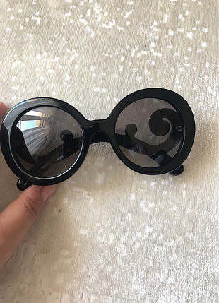 Prada cok moda gozluk