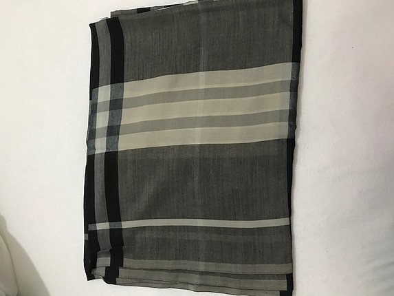 gri burberry şal