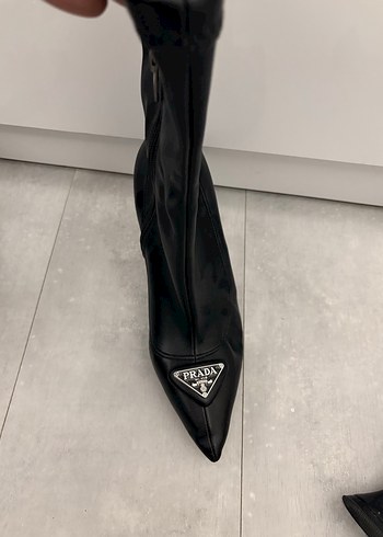 Prada Siyah Sivri Burunlu Uzun Cizme