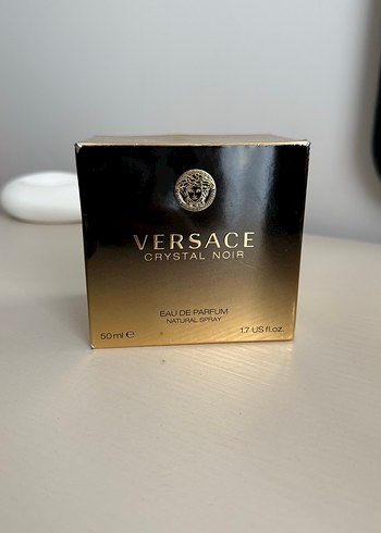  Beden Versace Crystal Noir Kadın Parfümü 50 ml