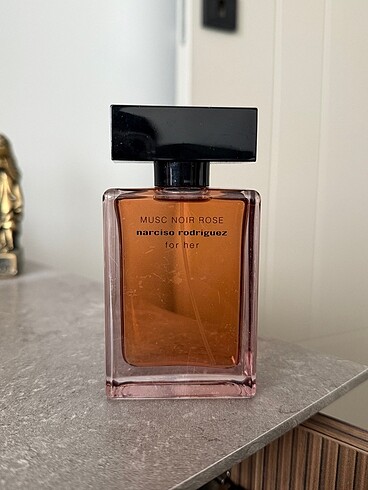 Musc noir rose narciso