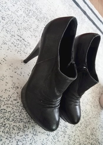 Cotton Bar Siyah Deri Stiletto Topuklu Kadın Bot