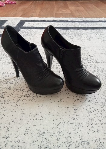 Siyah Deri Stiletto Topuklu Kadın Bot