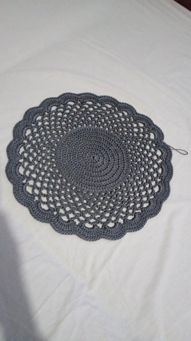 Gri Çiçek Desenli Yuvarlak supla - Görsel 2