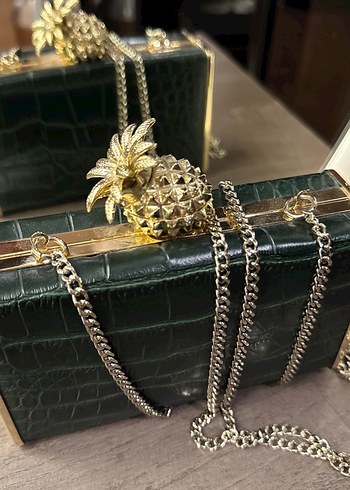 Zara Zincir Detaylı Altın Yılan Derisi gorunumlu Kadın Çanta