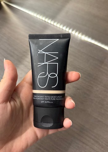 NARS SPF30/PA+ Nemlendirici Fondöten