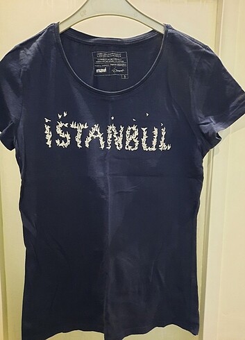 Kuşlarla İstanbul yazılmış Lacivert tişört