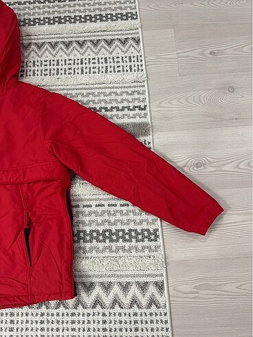 l Beden kırmızı Renk Pull&Bear mont