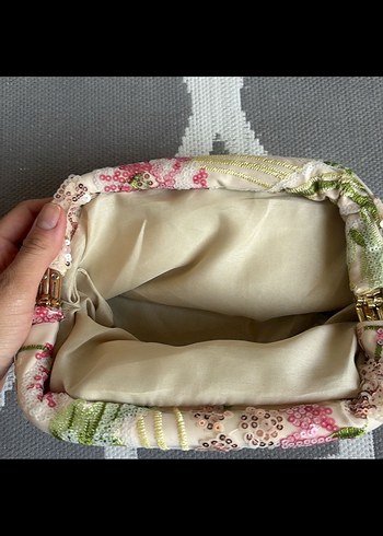 Beden Pastel Çiçek Desenli Beyaz Clutch Çanta