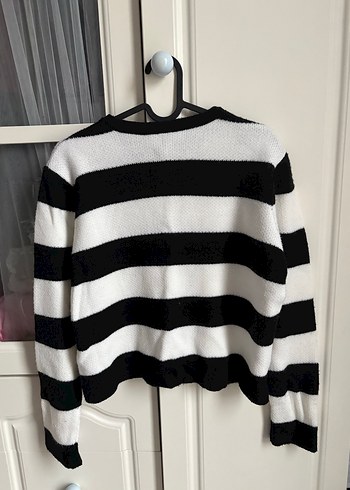 Düğmeli Siyah Beyaz Çizgili Kadın Hırka - Görsel 3