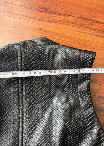 Yılan Desenli Siyah Deri Kemerli Biker Yelek - Görsel 8