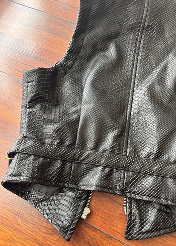 Yılan Desenli Siyah Deri Kemerli Biker Yelek - Görsel 10