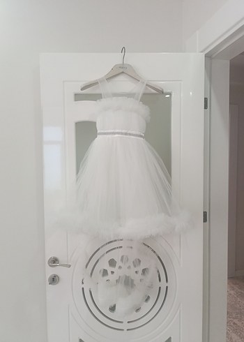 LC Waikiki Beyaz Fırfırlı Askılı Kız Çocuk Elbisesi