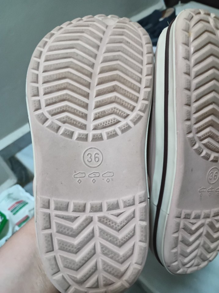 Bej Düğmeli Kız Terlikleri Mickey ve Sünger Bob Desenli - Görsel 3