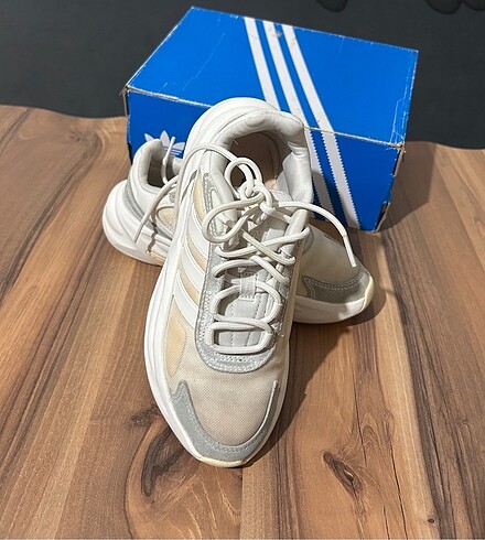 Adidas ozelle