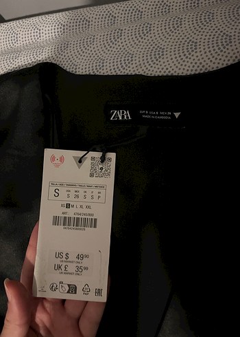 Zara Siyah V Yaka Saten Midi Elbise