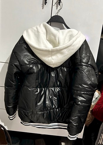 Sokak Stili Siyah Deri Kapüşonlu Ceket - Görsel 2