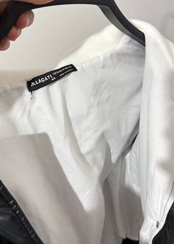 Sokak Stili Siyah Deri Kapüşonlu Ceket - Görsel 3