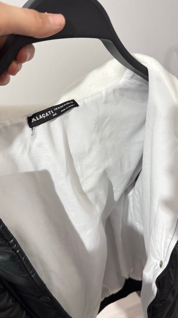 Sokak Stili Siyah Deri Kapüşonlu Ceket - Görsel 3