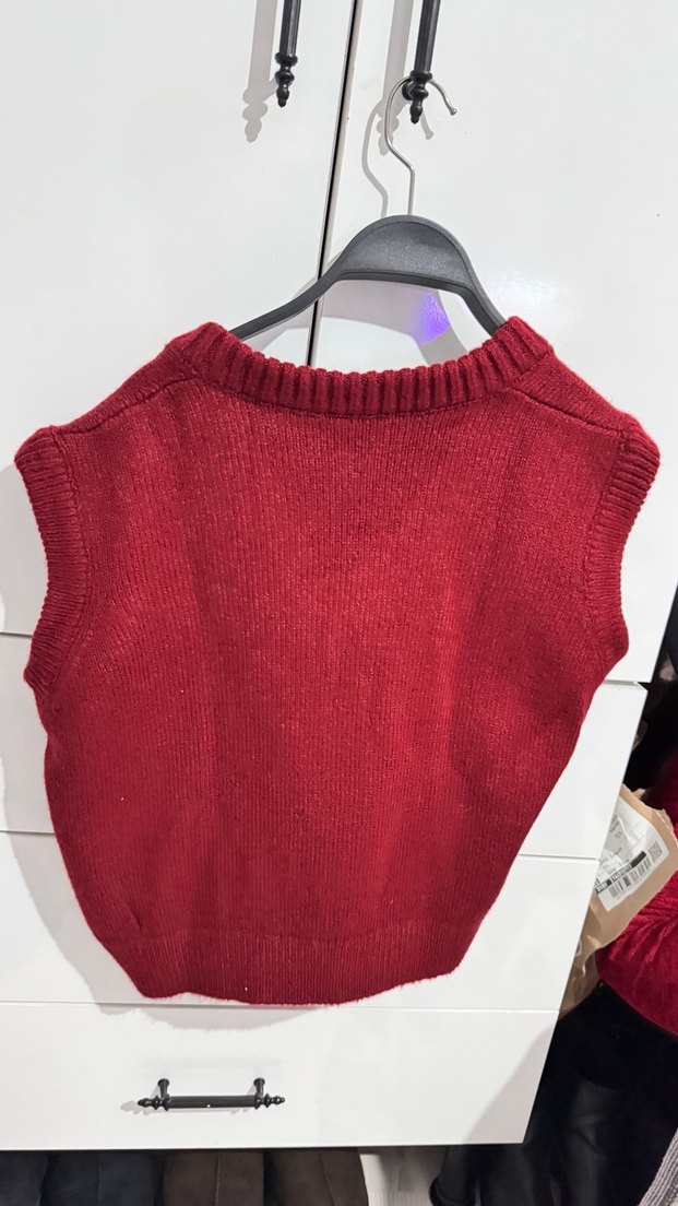 Kırmızı V Yaka Örgü Kadın Süveter - Görsel 3