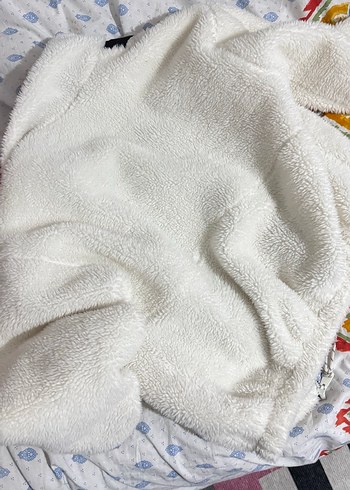 Nakışlı Beyaz Kapüşonlu Kadın Ceket - Görsel 2