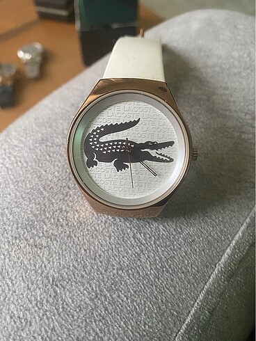 Lacoste kol saati