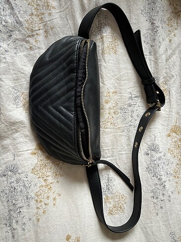 Stradivarius bel çantası
