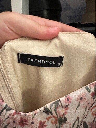 38 Beden beyaz Renk Trendyolmilla Çiçekli Elbise