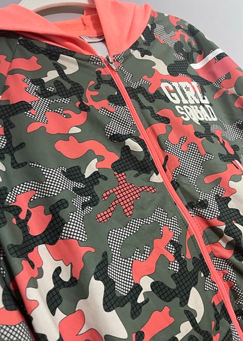 Kız Çocuk Kapüşonlu Kamuflaj Desenli Yağmurluk - Görsel 2
