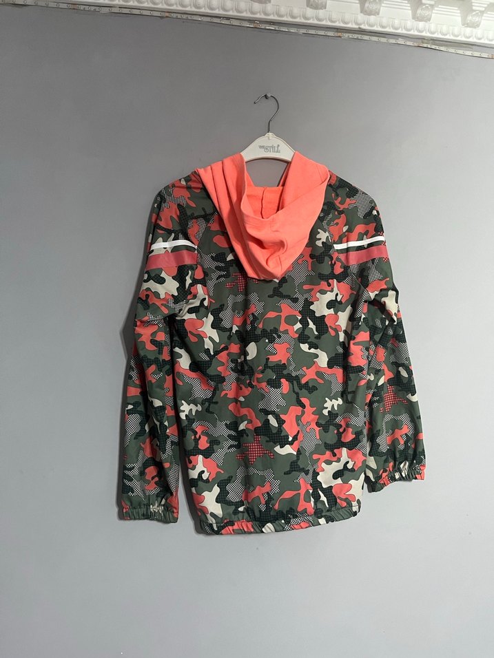 Kız Çocuk Kapüşonlu Kamuflaj Desenli Yağmurluk - Görsel 3