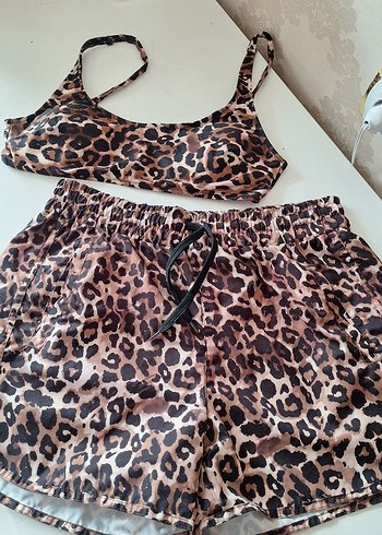 Leopar Desenli Askılı Mini mayo