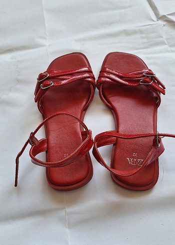 KIRMIZI DERİ TOKALI ÇOCUK SANDALET - Görsel 3