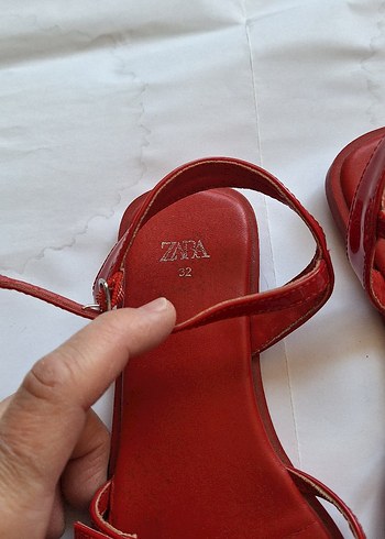 KIRMIZI DERİ TOKALI ÇOCUK SANDALET - Görsel 4