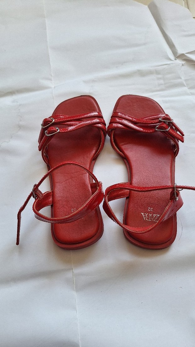 KIRMIZI DERİ TOKALI ÇOCUK SANDALET - Görsel 3