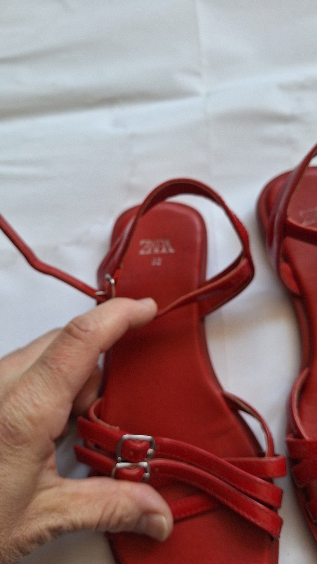 KIRMIZI DERİ TOKALI ÇOCUK SANDALET - Görsel 2