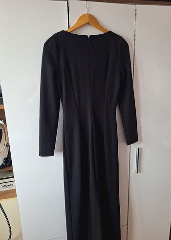 Zincir Detaylı Siyah Uzun Kollu Uzun Elbise - Görsel 4