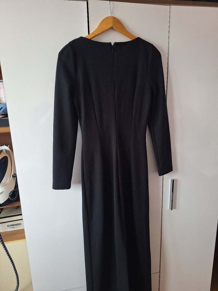 Zincir Detaylı Siyah Uzun Kollu Uzun Elbise - Görsel 4