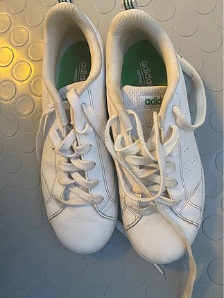 37 Beden beyaz Renk Adidas spor ayakkabı