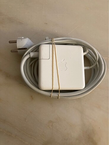 85 watt MagSafe MacBook adaptör