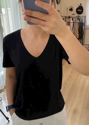 Zara Siyah V Yakalı Basic Kadın Tişört