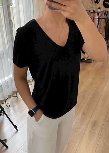 Siyah V Yaka Basic Kadın Tişört