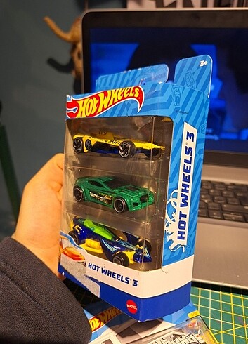  Beden Hot wheels üçlü set