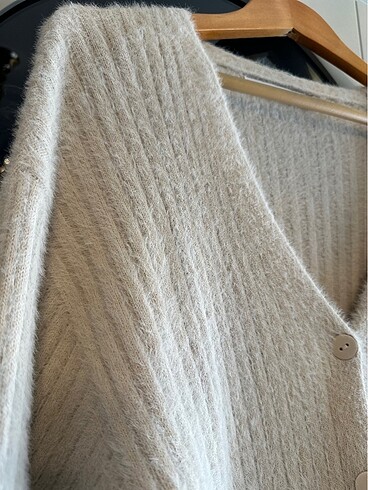 Bershka suni kürklü v yaka hırka - Görsel 5