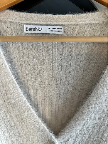Bershka suni kürklü v yaka hırka - Görsel 6