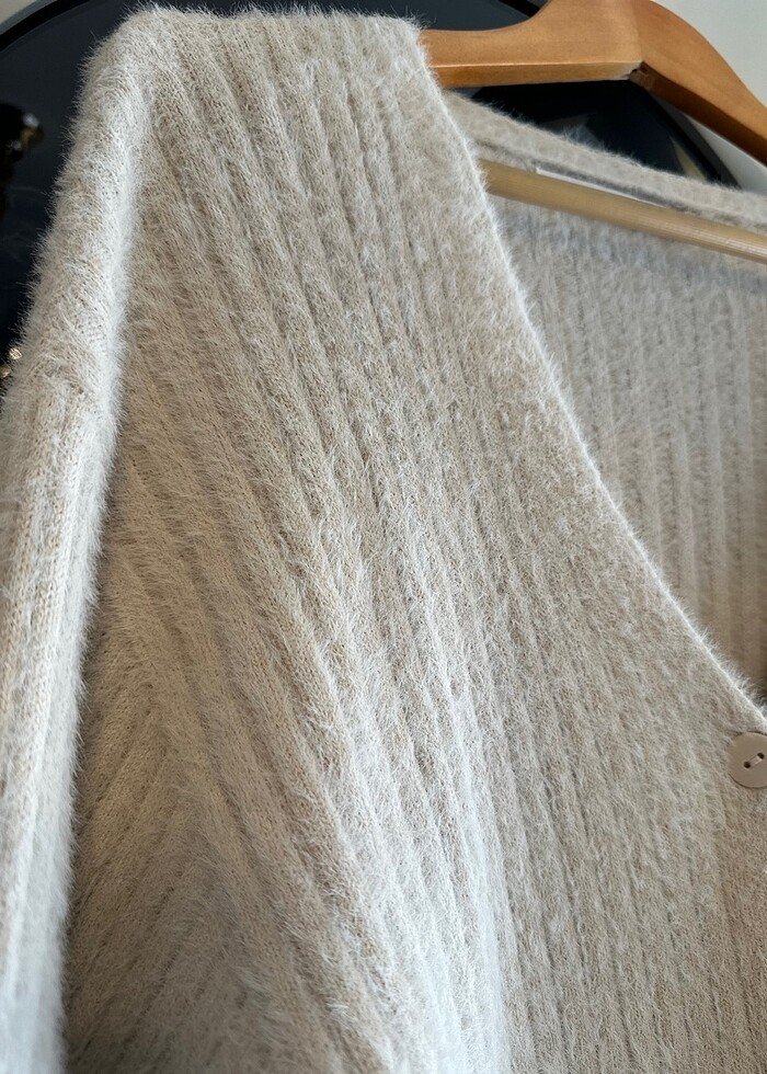 Bershka suni kürklü v yaka hırka - Görsel 5