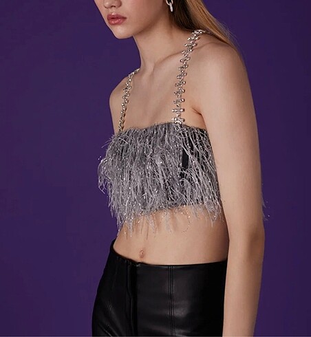 Taş askılı crop top