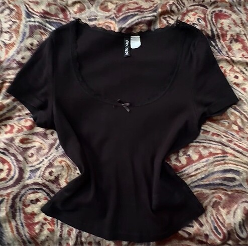 Gotik kısa kollu siyah üst H&M