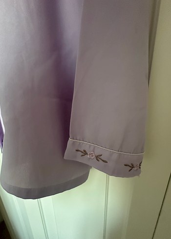Uzun Mor Nakışlı Kadın gömlek - Görsel 3
